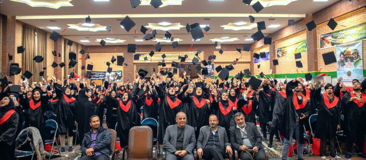 لباس فارغ التحصیلی